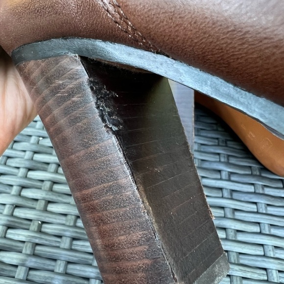 Coach women’s Tavi Brown leather round toe chunky heel booty shoes size 9.5 - Picture 16 of 16